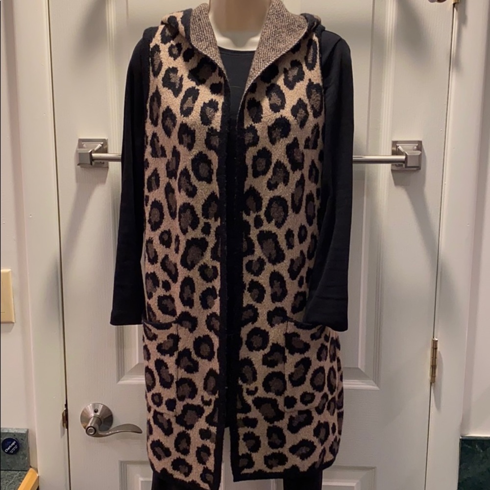 Animal print long vest with pockets and hood
